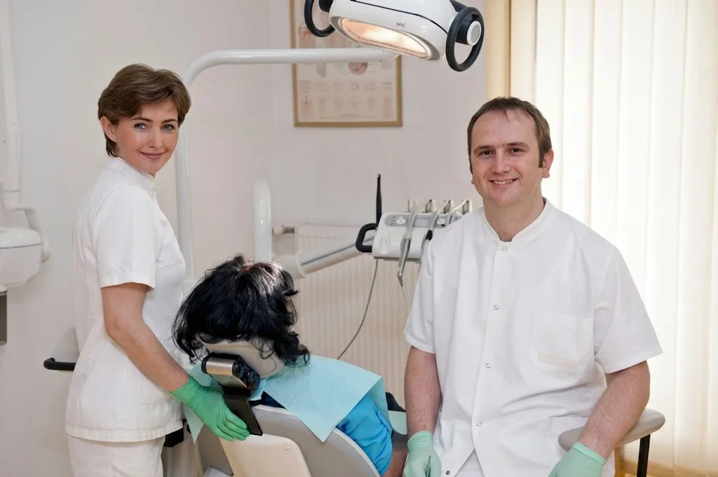 Osoblje ordinacije Dental Art u ordinacijskoj sali